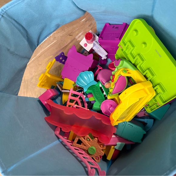 Gabby’s Dollhouse ULTIMATE Mega Bundle – House, all rooms, bus, pool, garden - Picture 7 of 9